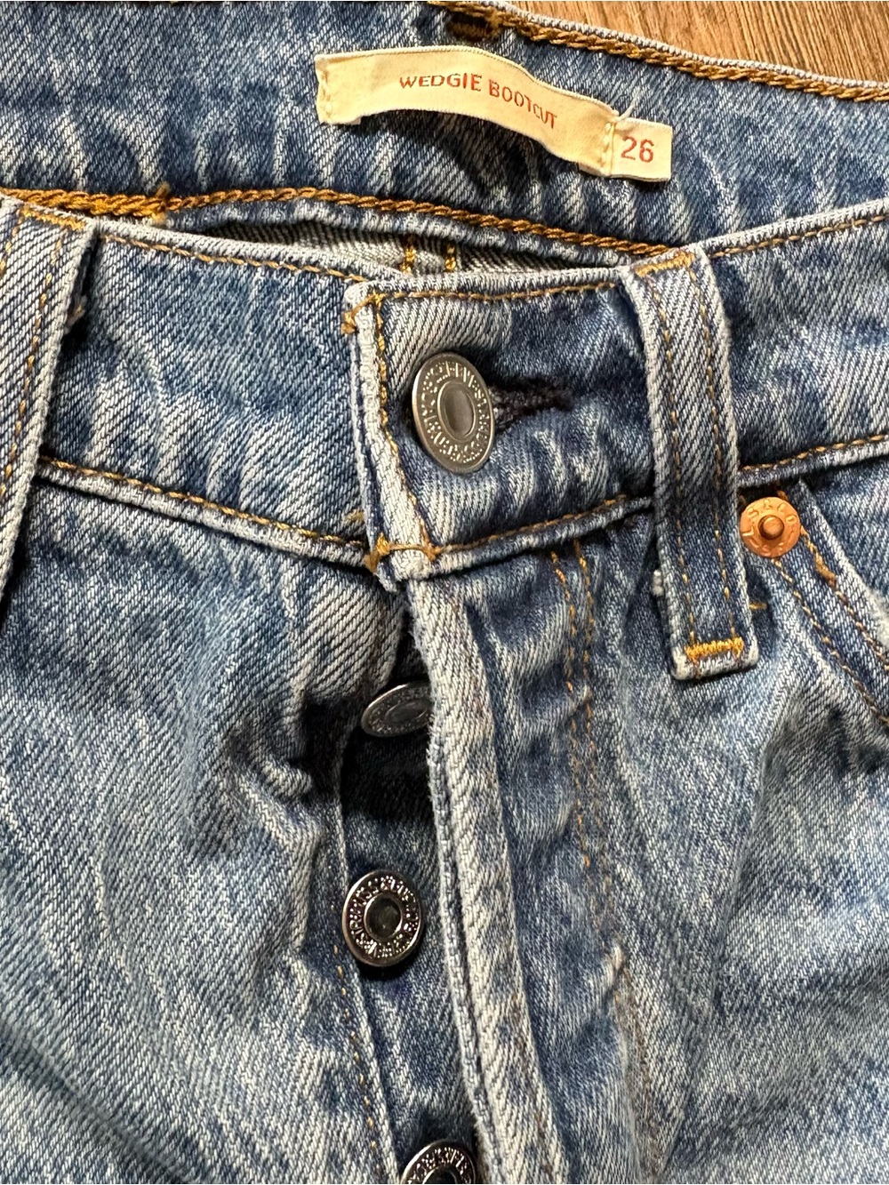 Levi’s Premium Wedgie Bootcut Jeans 26 High Rise Medium Wash 32 Inseam - Picture 3 of 6